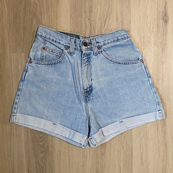 Vintage High Waisted Levi’s Shorts - Picture 4 of 6